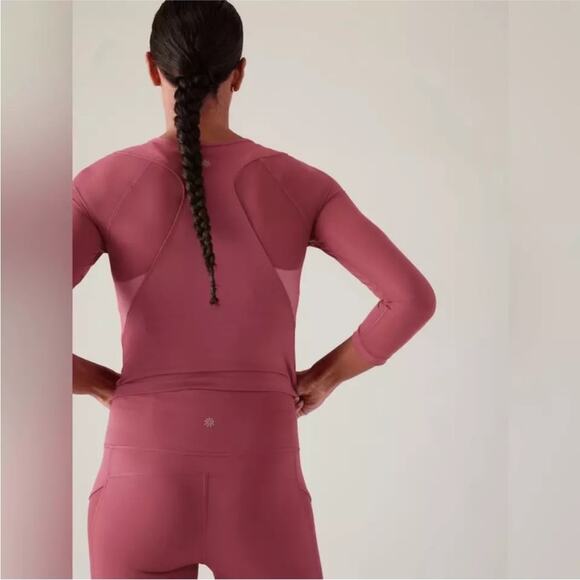 NWT Athleta Pacer Mesh Athletic Long Sleeve Cropped Top Medium "Berry Rose" - Picture 4 of 12